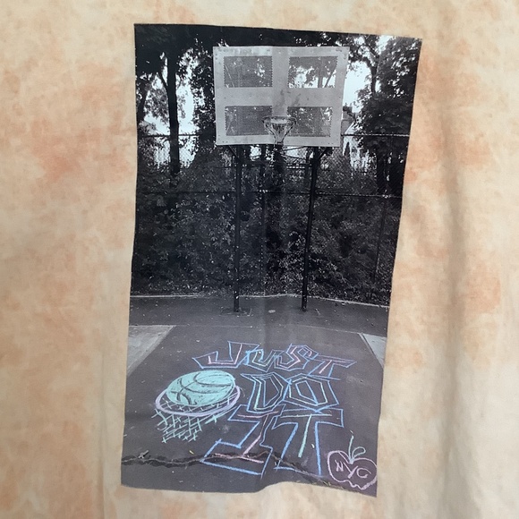 Mens Small NWT Nike Sportswear Shirt NYC New York Basketball Orange CZ9016-071 - Picture 2 of 7